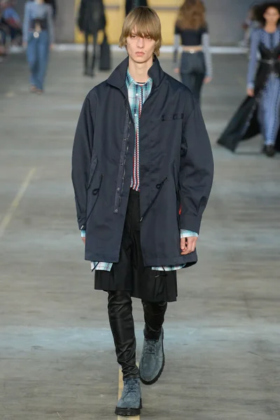 Look 16